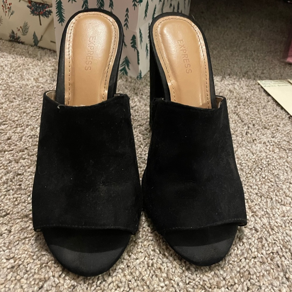 Black chunky strapless heels